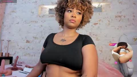 Snapshot of pamela_west chatting on October 2025 07:03:01 PM Pamela West online show from October 2025 07:03:01 PM