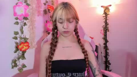 Snapshot of pamelajhonsom chatting on June 2026 04:14:02 AM pamelajhonsom online show from June 2026 04:14:02 AM