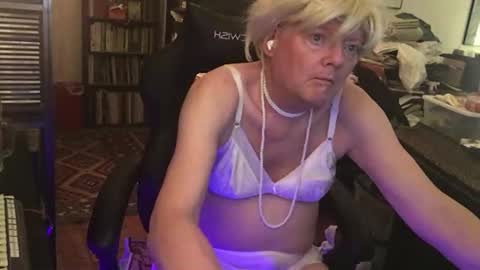 Pantyvioletlace online show from February 2026 03:01:01 AM