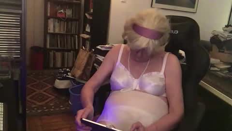 Pantyvioletlace online show from June 2026 01:28:02 AM
