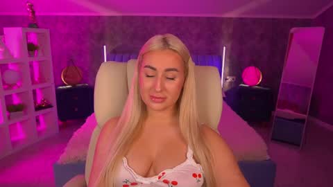 Lia online show from April 2026 02:04:01 PM