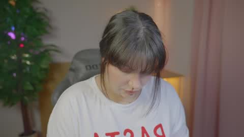 Snapshot of patricia_bennett chatting on May 2026 02:23:01 PM Patricia online show from May 2026 02:23:01 PM