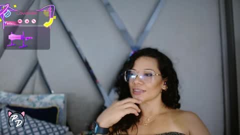 Paula online show from April 2026 10:32:01 PM