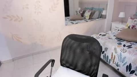 Snapshot of pauline_fox chatting on June 2026 02:03:02 AM Pauline online show from June 2026 02:03:02 AM