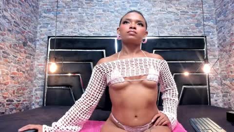 Snapshot of peachwen chatting on April 2026 12:10:01 PM Wen online show from April 2026 12:10:01 PM