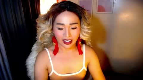 Snapshot of peakaboo_xx chatting on June 2026 07:05:01 PM Angel Creamdensada online show from June 2026 07:05:01 PM