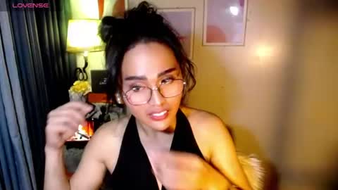 Snapshot of peakaboo_xx chatting on June 2026 08:50:01 AM Angel Creamdensada online show from June 2026 08:50:01 AM