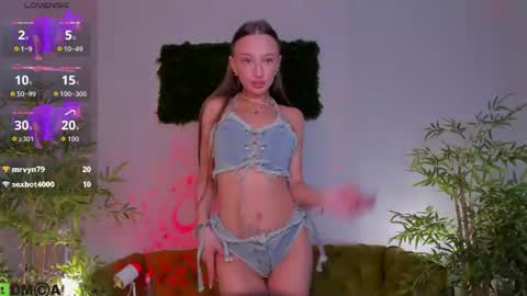 Snapshot of pearl_bloom chatting on June 2026 01:04:01 AM Sex Leah online show from June 2026 01:04:01 AM