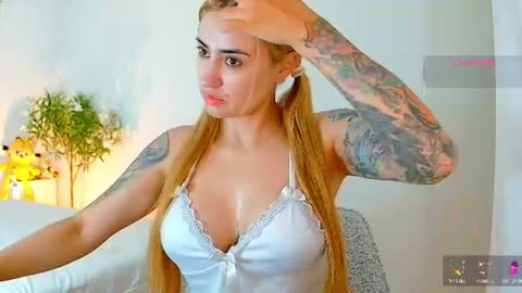 Snapshot of pennyy__ chatting on July 2026 09:37:02 AM Hi Im Penelope better vibrations 1111 online show from July 2026 09:37:02 AM