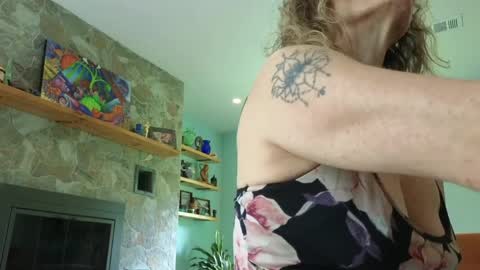 Peppermint and Dusty  online show from April 2026 05:30:01 PM