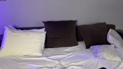 petalpage online show from November 2025 02:00:02 AM