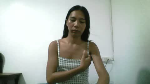 Yuriee online show from June 2026 06:00:01 AM