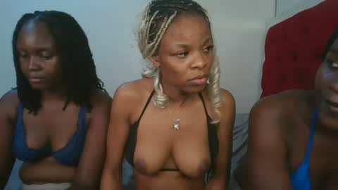 Snapshot of petite_luxe1 chatting on June 2026 12:58:01 PM Luxe online show from June 2026 12:58:01 PM