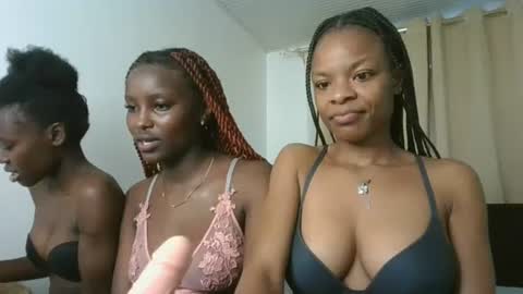 Snapshot of petite_luxe1 chatting on July 2026 03:07:02 PM Luxe online show from July 2026 03:07:02 PM