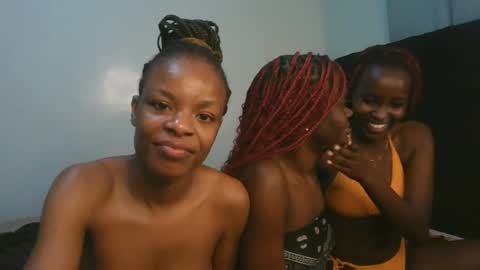 Snapshot of petite_luxe1 chatting on July 2026 04:39:33 PM Luxe online show from July 2026 04:39:33 PM