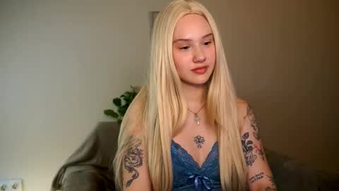 Snapshot of petite_temptresss chatting on April 2026 01:34:02 PM Nika online show from April 2026 01:34:02 PM