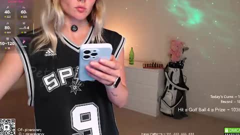 Snapshot of petitebrat chatting on June 2026 02:20:01 AM PiperAvery online show from June 2026 02:20:01 AM