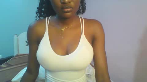 Snapshot of petiteediva chatting on June 2026 02:48:01 AM diva online show from June 2026 02:48:01 AM