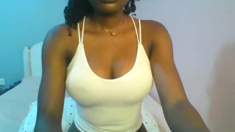 Snapshot of petiteediva chatting on June 2026 03:04:01 AM diva online show from June 2026 03:04:01 AM