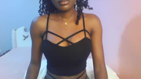 Snapshot of petiteediva chatting on June 2026 03:28:01 AM diva online show from June 2026 03:28:01 AM