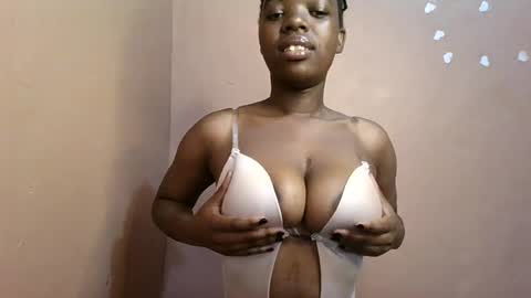 Snapshot of petitemomma76379 chatting on July 2026 06:38:02 AM sexy chocolate online show from July 2026 06:38:02 AM