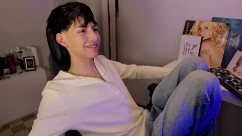 Phil.   INDEPENDENT MODEL online show from April 2026 03:37:02 AM