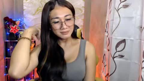 Snapshot of pia_worthsback chatting on June 2026 01:43:01 PM Pia online show from June 2026 01:43:01 PM