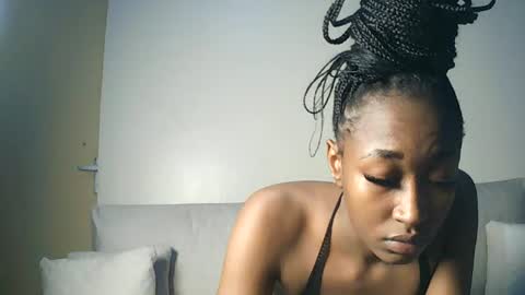 Snapshot of pinkaura_ chatting on June 2026 10:16:02 AM PinkyAura online show from June 2026 10:16:02 AM