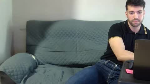 pitruki00 online show from April 2026 12:39:02 PM