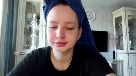 Caroline online show from April 2026 04:27:01 AM