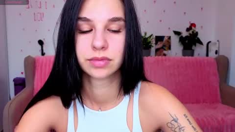 Snapshot of pixie_molly chatting on July 2026 07:15:02 AM Molly online show from July 2026 07:15:02 AM