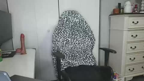 Snapshot of platinum_princess_nicole chatting on December 2025 01:03:01 AM platinum_princess_nicole online show from December 2025 01:03:01 AM