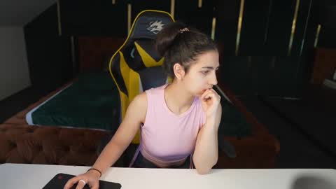 Lana online show from March 2026 10:26:01 AM