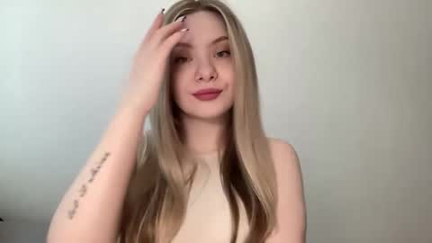 polishangel222 online show from May 2026 11:04:02 AM