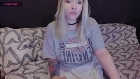 Snapshot of polly_wow chatting on July 2026 07:29:02 PM Polly online show from July 2026 07:29:02 PM