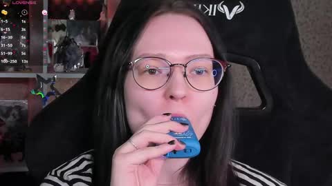 Robyn online show from April 2026 02:21:01 PM