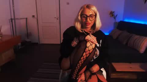 Victoria online show from December 2024 11:34:02 PM