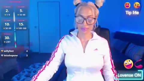 Victoria online show from November 2025 08:49:01 PM