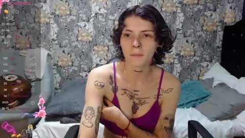 pretty_cristal22 online show from June 2026 05:27:02 PM
