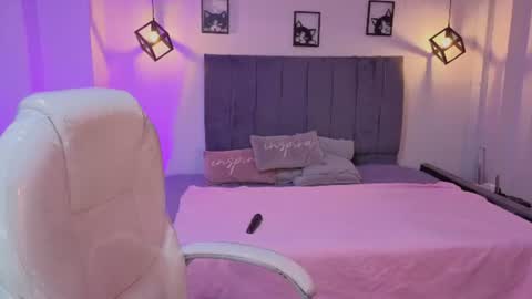 pretty online show from June 2026 04:21:02 AM