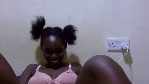 pretty_leila1 online show from April 2026 07:56:01 PM