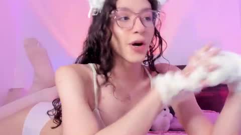 pretty_moonn2 online show from July 2026 08:58:01 PM