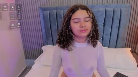 Snapshot of pretty_sunlight_ chatting on June 2026 02:17:02 AM Daisy Flower online show from June 2026 02:17:02 AM