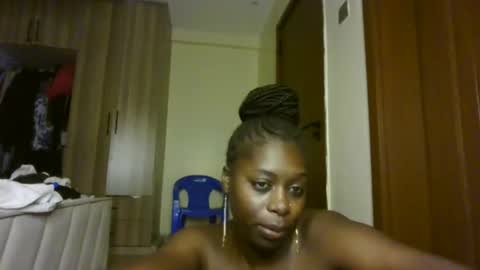prettydulce online show from July 2026 02:40:01 AM