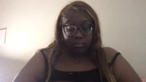 Snapshot of prettypoohxo chatting on April 2026 11:27:01 PM Prettypoohxo online show from April 2026 11:27:01 PM