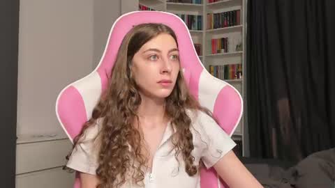 Snapshot of prettysomething chatting on July 2026 06:39:02 AM Sophie next stream will be at Monday i will wait you guys online show from July 2026 06:39:02 AM