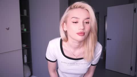 Snapshot of princess_blondee chatting on April 2026 07:53:01 AM Scarlette online show from April 2026 07:53:01 AM