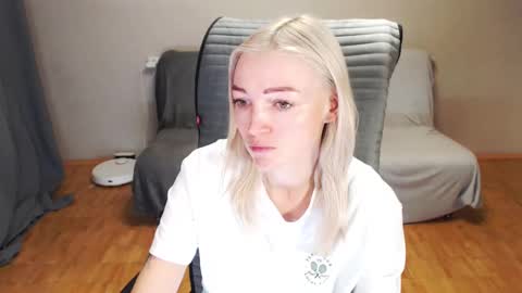 Polly online show from December 2025 03:35:02 AM