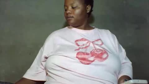 queen2302 online show from April 2026 11:37:01 AM