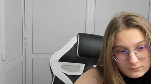 Amelie online show from March 2026 08:08:01 AM